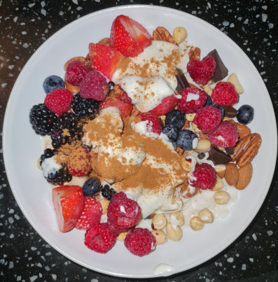 Greek yogurt fruit & nuts